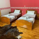 빌라 Christina's House With 2 Bedrooms And Free Parking *