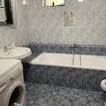 Christina's House With 2 Bedrooms And Free Parking 빌라