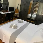 Christina's House With 2 Bedrooms And Free Parking Gjirokastër