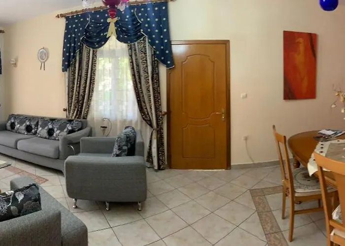 Christina's House With 2 Bedrooms And Free Parking Villa