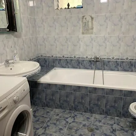 Christina's House With 2 Bedrooms And Free Parking Villa