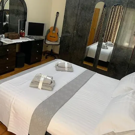 Christina's House With 2 Bedrooms And Free Parking Gjirokastër