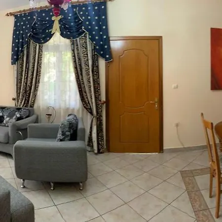 Christina's House With 2 Bedrooms And Free Parking Villa