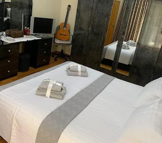 Christina's House With 2 Bedrooms And Free Parking Gjirokastër
