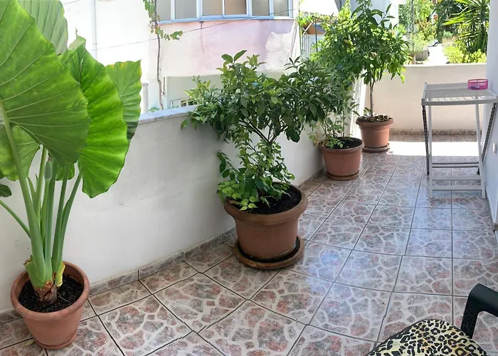 Christina's House With 2 Bedrooms And Free Parking Villa *